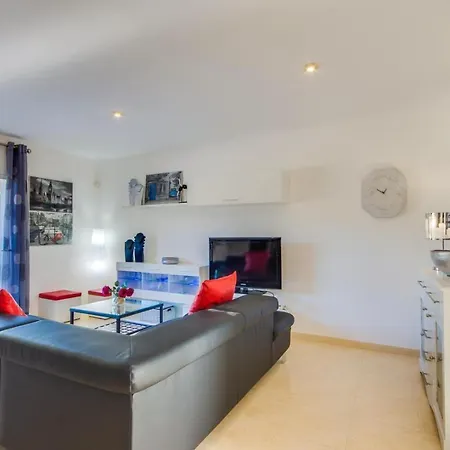 Can Picafort Holiday Sleeps 5 With Air Con And Wifi